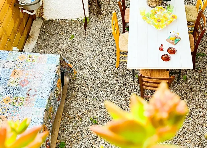 Canonica Dimore アパート チェファル